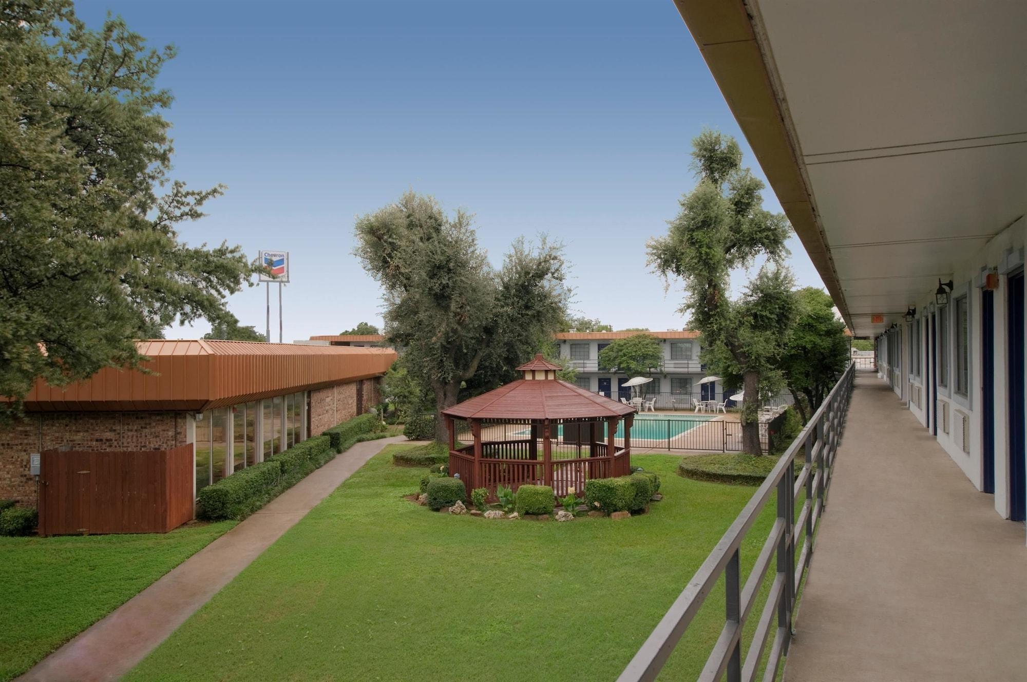 Richland Hills Americas Best Value Inn Fort Worth/Hurst מראה חיצוני תמונה