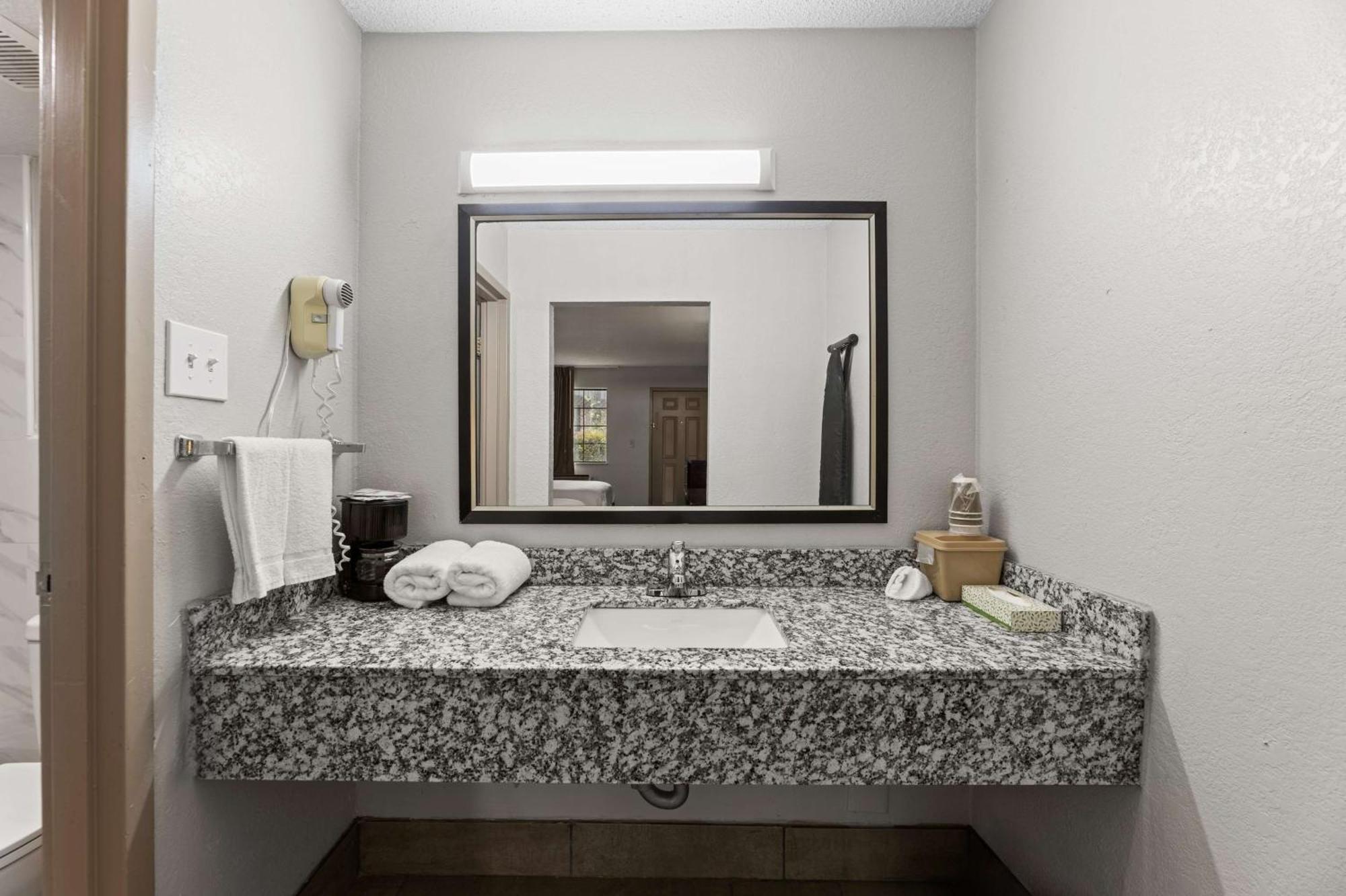Richland Hills Americas Best Value Inn Fort Worth/Hurst מראה חיצוני תמונה